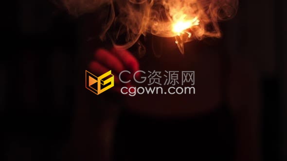 实拍手举闪光燃烧烟火慢动作适用生日聚会节日庆典视频素材