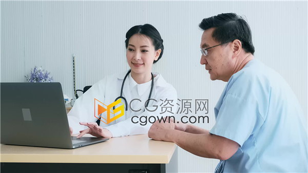 实拍视频下载美女医生对老年病人护理医疗保险理念