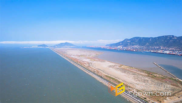 航拍大海沙滩岸边的跨海公路海边风景实拍视频素材