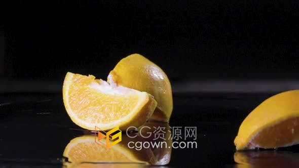 实拍素材-慢动作柠檬切块掉落黑色桌面果汁飞溅