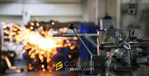 实拍素材-工人在工厂忙碌的散焦镜头机器研磨火花喷射
