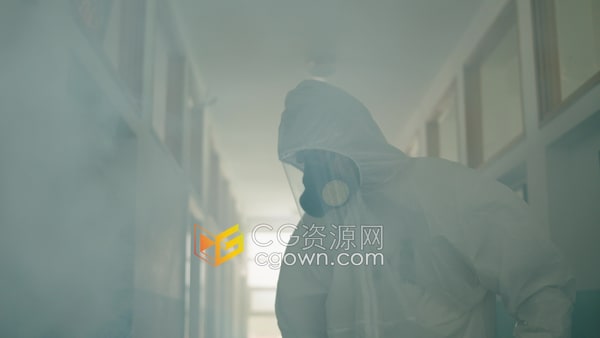 实拍素材-特写镜头穿着防护服头戴呼吸面罩的男人在走廊里消毒